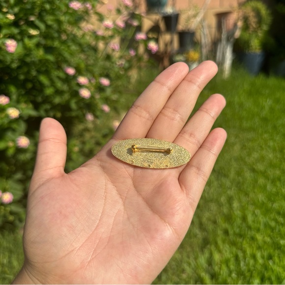 Amera Custom Name Tag Gold Tone Brooch/Pin - Picture 4 of 9